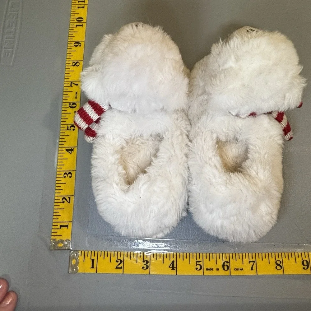 Girls White Polar Bear Wearing Scarves Slippers Fuzzy Soft Size 7/8 Winter Cute